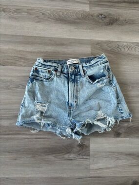 Abercrombie and Fitch 25 Curve Love The Mom Short High Rise